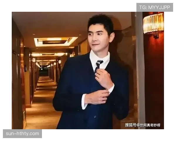 邢傲伟又晒早餐配名表，我背着便当在地铁口笑不出来